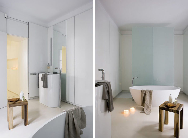 Bồn tắm tinh tế, chậu rửa và vòi trong phòng tắm này có thiết kế phù hợp, là một phần trong cùng bộ sưu tập. Điều đó mang lại cho không gian một diện mạo gắn kết và hài hòa.